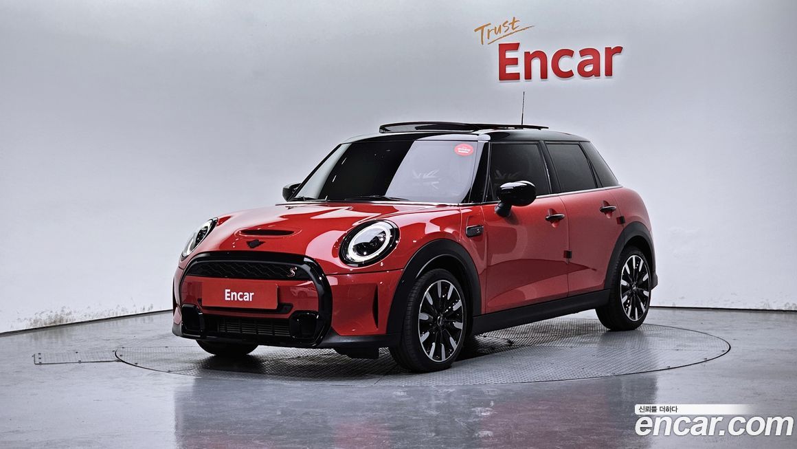 Mini Cooper | Third Generation | 2022 | 26 355 km