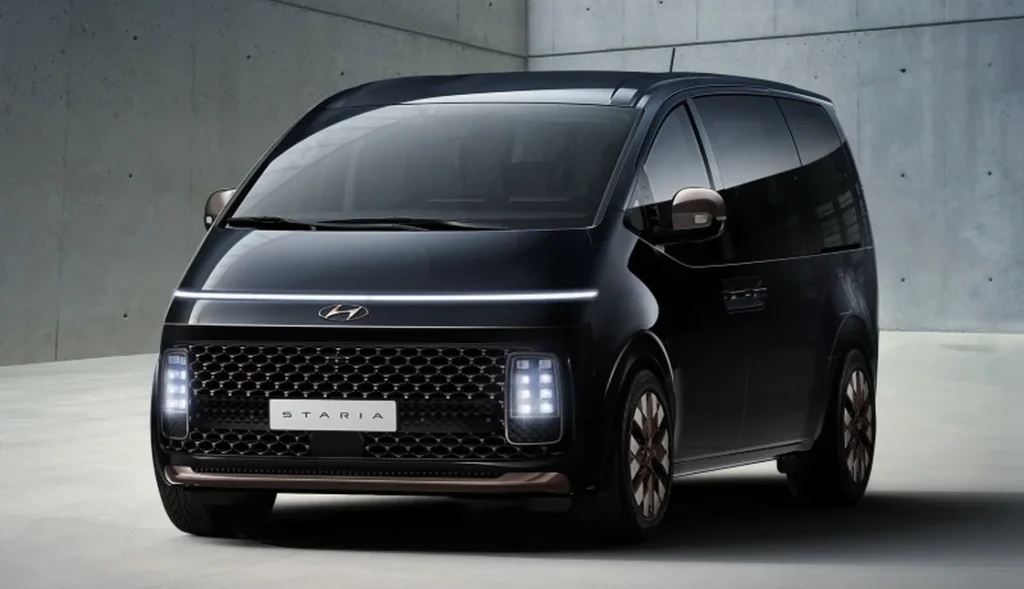 Hyundai привезет в Россию «космический» минивэн Staria и кроссовер Genesis GV70