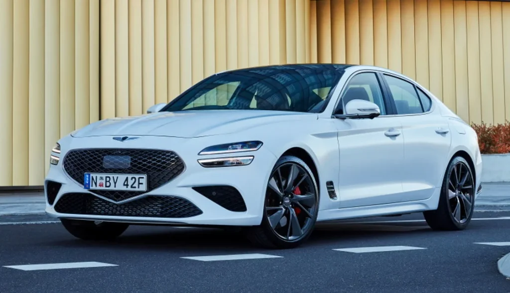Обновлённый Genesis G70 для России: плюс мощный мотор и задний привод